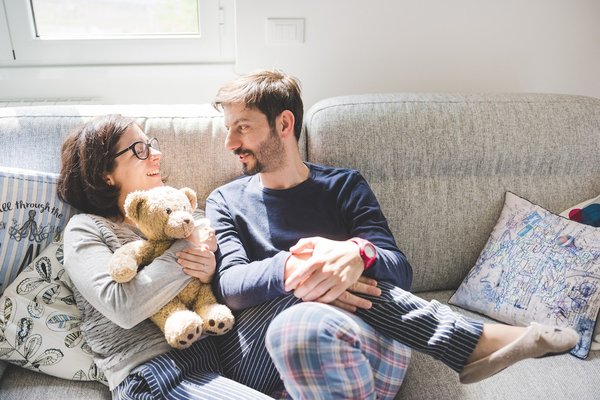 Quel est la signification symbolique des peluches en forme de loutre ?